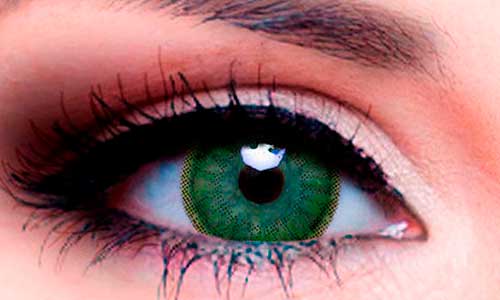 Фотография цветных линз ADRIA 2 Tone Green на светлых глазах